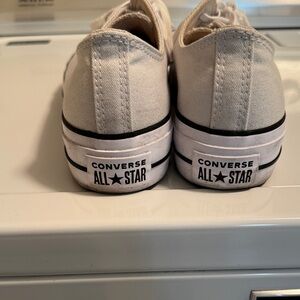 Converse women’s platform sneakers in light grey- size 8